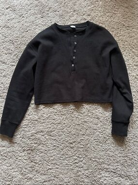 Aritzia Wifred Free Cropped Black Henley Long sleeve